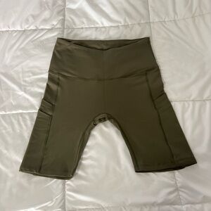 Size Medium Army Green Biker Shorts w Pockets 7in Inseam